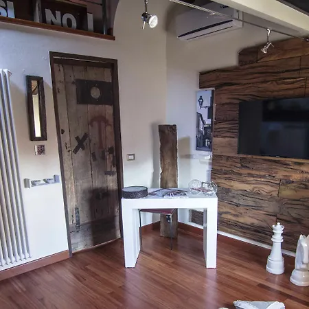 Loft Apartment *